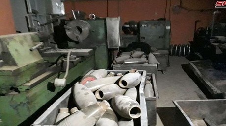 Syrische Sicherheitskräfte entdecken Waffenfabrik von Extremisten in Duma