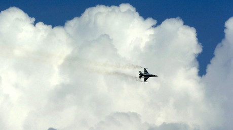 Irakische Kampfjets führen Angriffe auf IS-Stellungen in Syrien durch