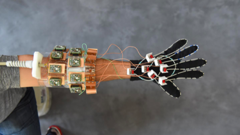 Erster MRT-"Handschuh" ermöglicht flexible Untersuchung der Hand - sogar beim Klavierspielen