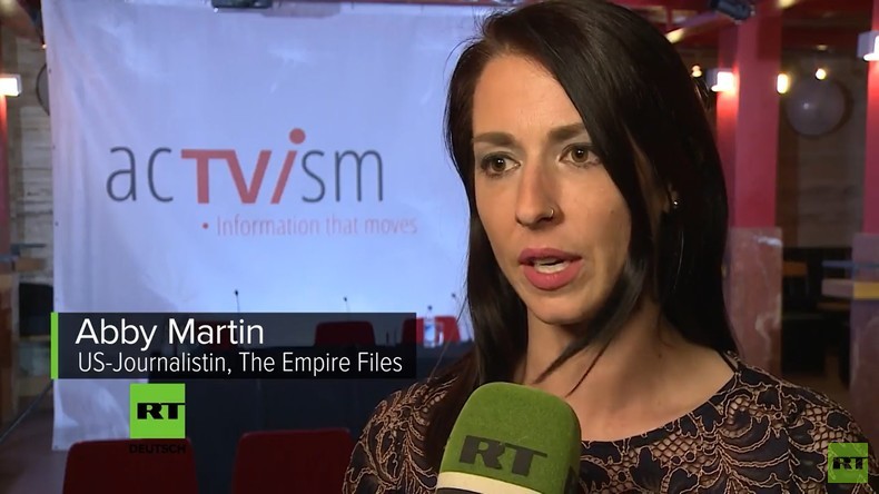 Abby Martin bei acTVism München: "Trump stellt die US-Militäreinsätze bloß"