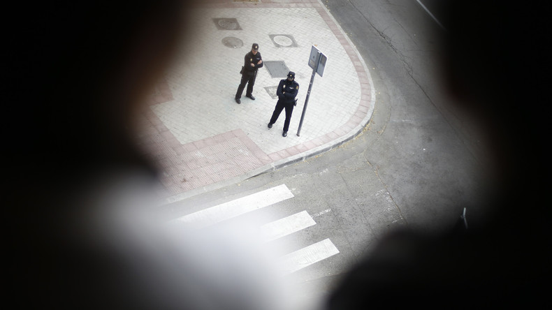 Multiple Identitätsfälschung: Spanische Polizei fasst flüchtigen Briten mit 75 falschen Ausweisen