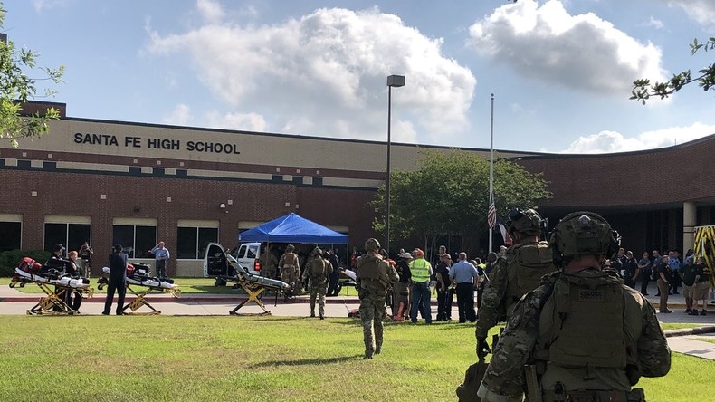 Polizei: Mindestens acht Tote bei Schüssen in Schule in Texas, Sprengstoff am Tatort gefunden