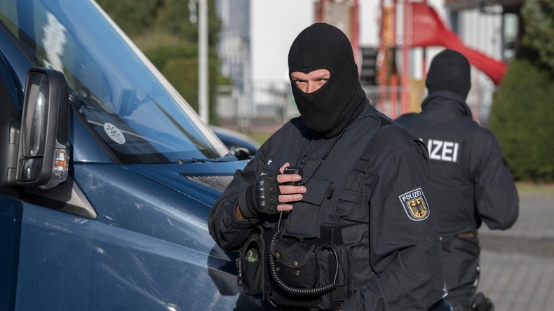 Polizisten locken Gesuchten mit "Schlüssel-Trick" auf die Wache
