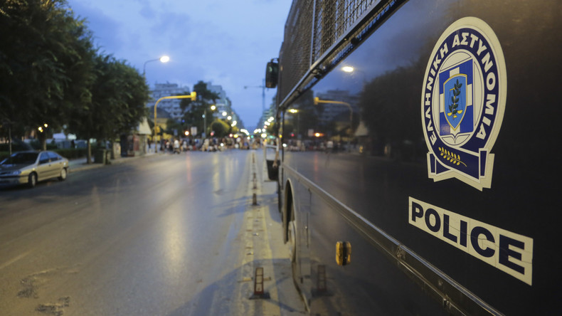 Griechische Polizei befreit Migranten und nimmt vier Schleuser fest