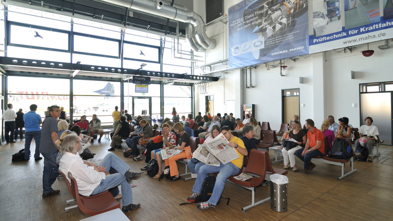Polizei schnappt etliche Schulschwänzer am Flughafen