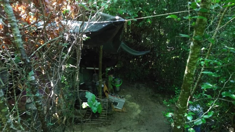 Frankreich: Britischer Ex-Soldat versteckt sich fünf Monate lang im Wald und begeht 40 Raubüberfälle