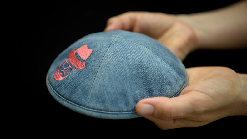 Jüdisches Museum Berlin stellt "Kippa des Anstoßes" aus