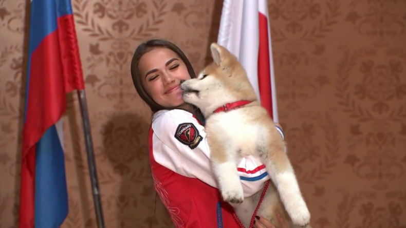 Liebe auf den ersten Blick Japan schenkt russischer Eiskunstlauf