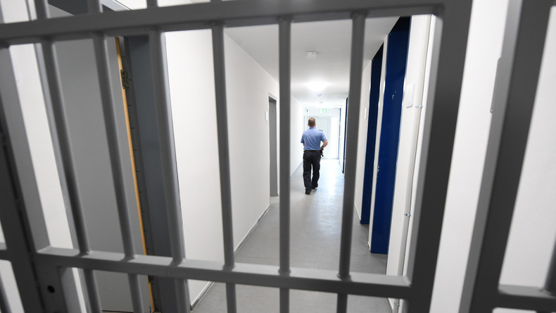 Zu freundlich gegrüßt - Mann landet im Gefängnis