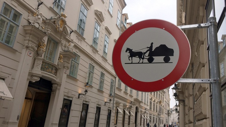 Ride and park: Abgeordneter aus Kamtschatka fordert Pferde-Parkplatz am Arbeitsplatz