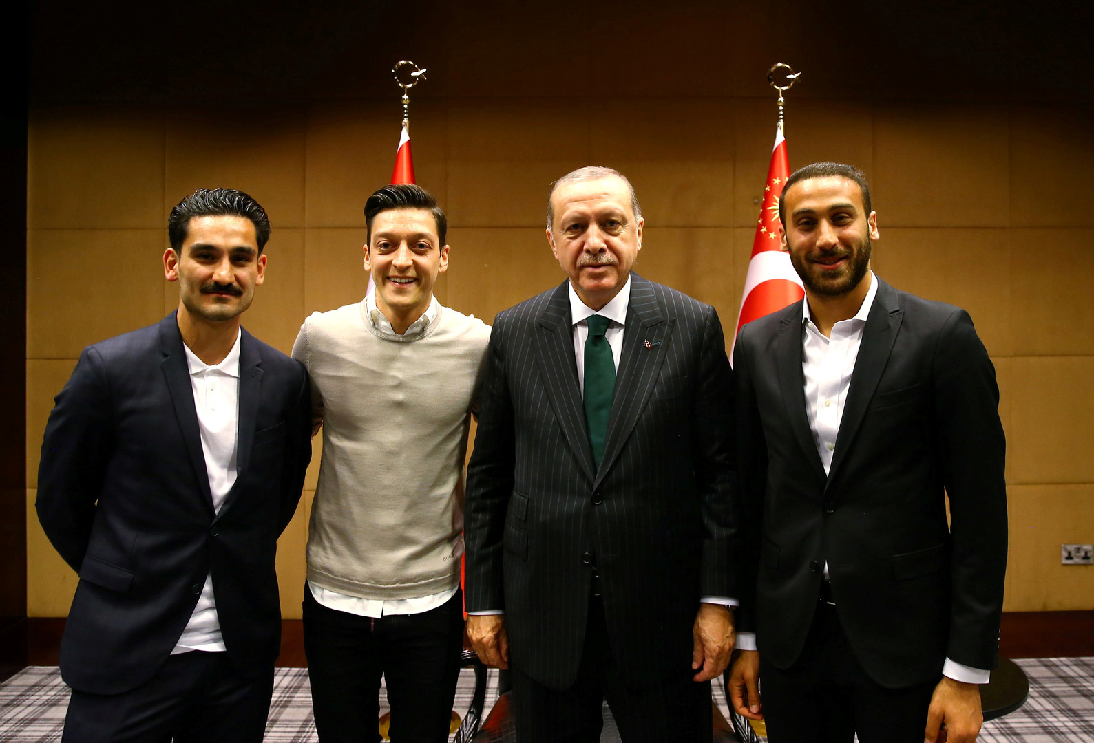 Özil, Gündoğan, Erdoğan, Merkel: Wer von euch ohne Sünde ist, schieße als Erster einen Ball