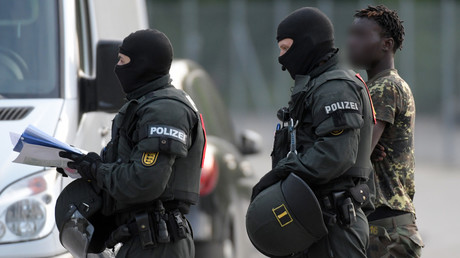 Polizei rückte mit Großaufgebot in Flüchtlingsheim ein: Gesuchter Asylbewerber in Gewahrsam
