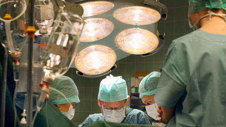 Vietnamesische Ärzte entfernen Mann 23-Kilo-Tumor