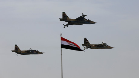 Irakische Luftstreitkräfte bombardieren IS-Stellungen in Syrien