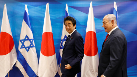 Wo der Schuh drückt: Netanjahu serviert Japans Premierminister Dessert und löst heftige Kritik aus