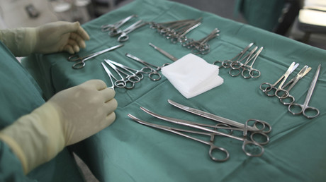 Unter deiner Haut: Neue Ohrmuschel auf Arm transplantiert