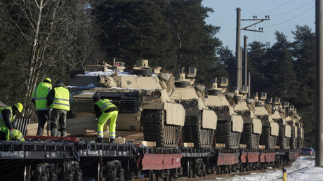 U.S. M1 Abrams Panzer auf dem Weg zur NATO-Übung Operation Atlantic Resolve in Garkalne, Lettland, 8. Februar 2017.
