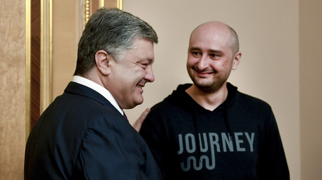 Vorgeblich ermordeter Journalist Babtschenko trifft gut gelaunt auf ukrainischen Präsidenten (Video)