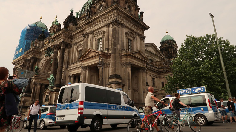 Schüsse in Berliner Dom: Polizei feuerte auf "randalierenden Mann"