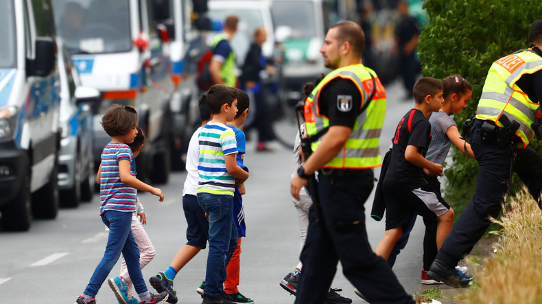 Verdacht auf "Gefahrenlage": Großeinsatz der Polizei in einer Berliner Grundschule