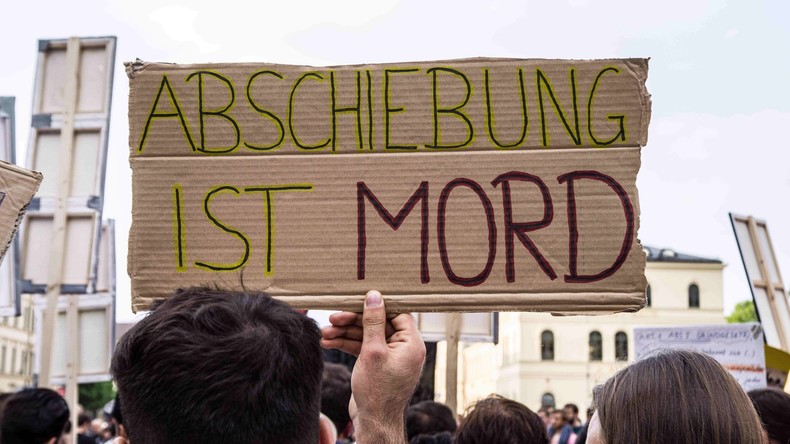 Bayern beschließt eigenen Asylplan mit Abschiebungen