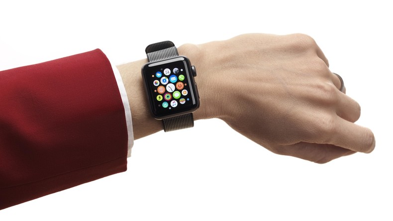 Kanada: Erstmals Strafe wegen Smartwatch am Steuer, die Uhr und Handy zugleich ist