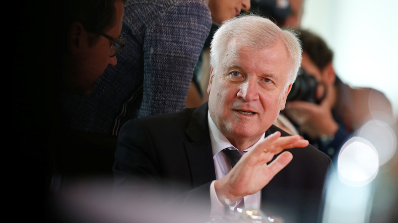 BAMF muss erfahrene Mitarbeiter entlassen: Innenminister Seehofer will sich für Übernahme einsetzen