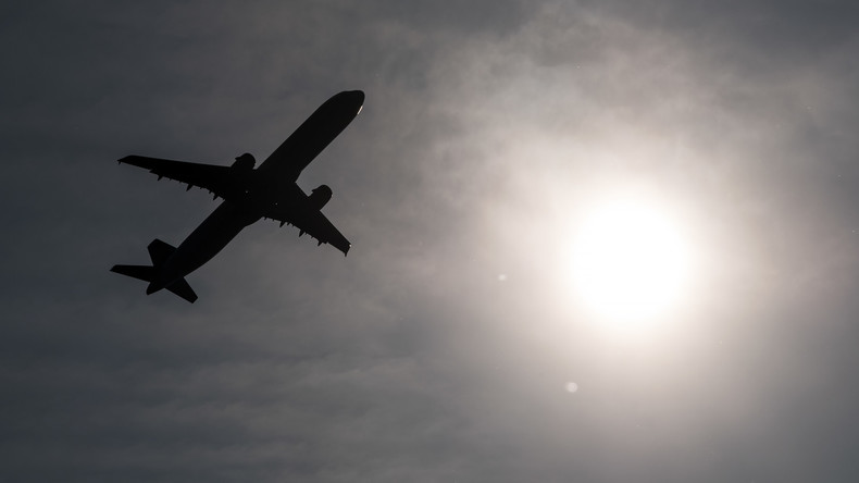 Flugzeug in Australien muss wegen Randale kehrt machen
