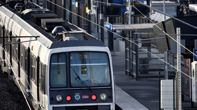 Paris: Nahverkehrszug nach heftigem Regen gekippt – sieben Verletzte