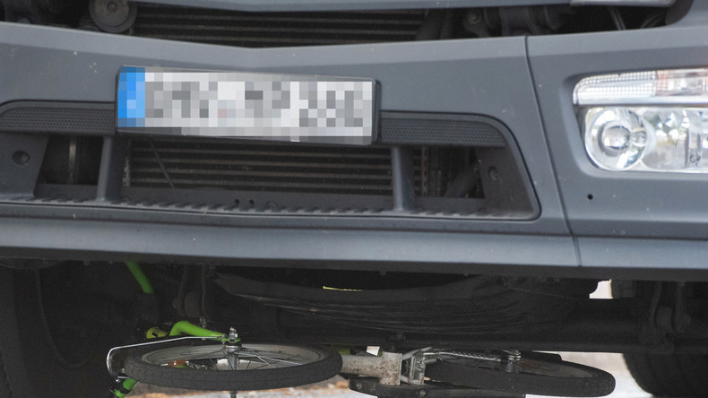 Tödlicher Verkehrsunfall in Spandau: Achtjähriger Junge von Lastwagen überrollt