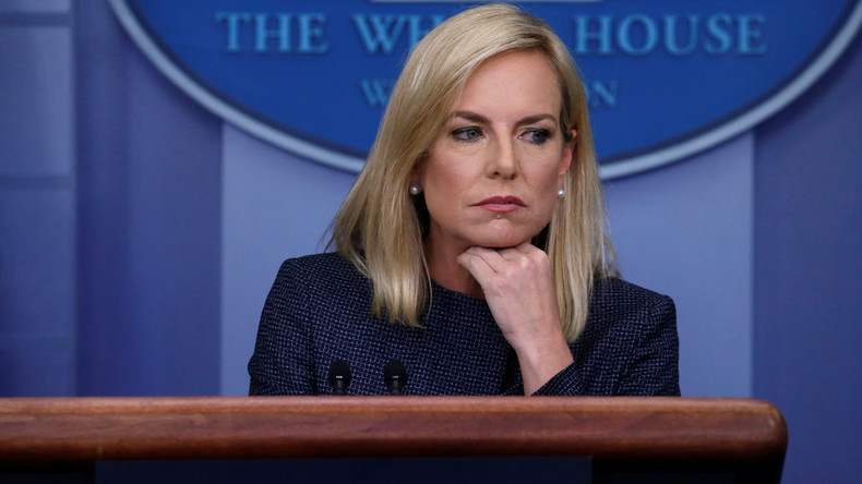 Trotz Nulltoleranz gegenüber Mexikanern - US-Ministerin geht in mexikanisches Lokal und muss fliehen