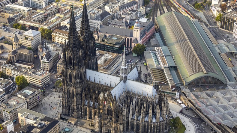 Kölner Dom wegen eines Verdächtigen evakuiert
