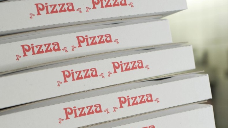 Damit sie nicht kalt wird: Feuerwehr in den USA liefert für verunglückten Fahrer Pizza aus