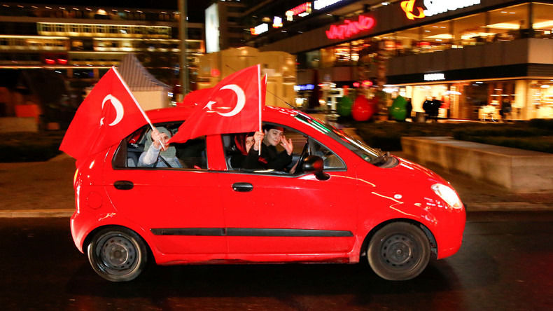 Ex-Grünen-Chef Özdemir verurteilt Feierlichkeiten in Berlin nach Erdoğans Wahlsieg