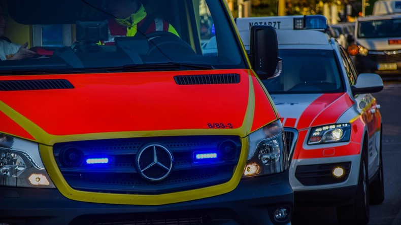 Hamburg: 88-Jähriger stürzt mit Auto aus Parkhaus in den Tod