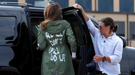 "Mir ist es wirklich egal. Und Dir?": Schriftzug auf Melania Trumps Jacke löst Diskussionen aus
