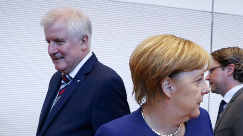 Asylstreit: Seehofer verschärft Konfrontation mit Merkel