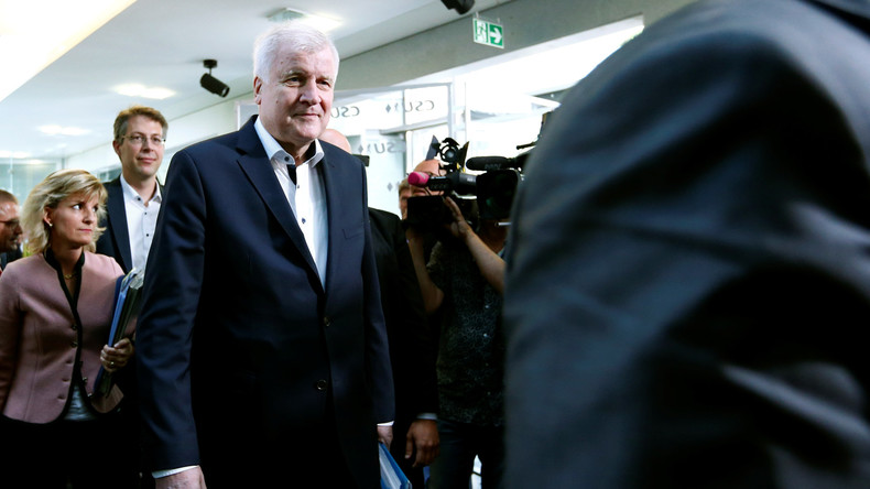 Medienberichte: Seehofer will Ämter abgeben - Parteispitze will ihn abhalten