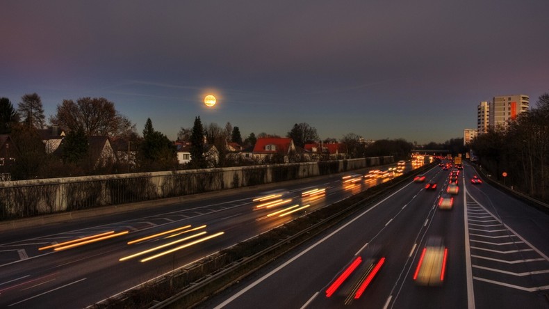 Suizidversuch endet mit Doppelmord: Autofahrer zu zehn Jahren Haft verurteilt