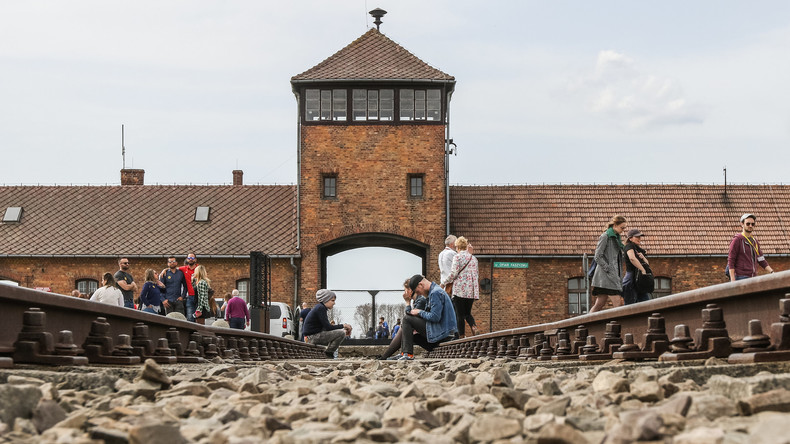Touristen bei versuchtem Diebstahl von Steinen in Auschwitz erwischt