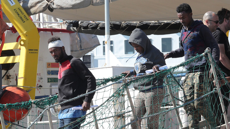 Gerettete Flüchtlinge dürfen in Italien an Land