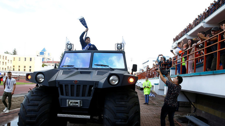Im Panzerwagen in Weißrussland - Maradona sorgt für Wirbel