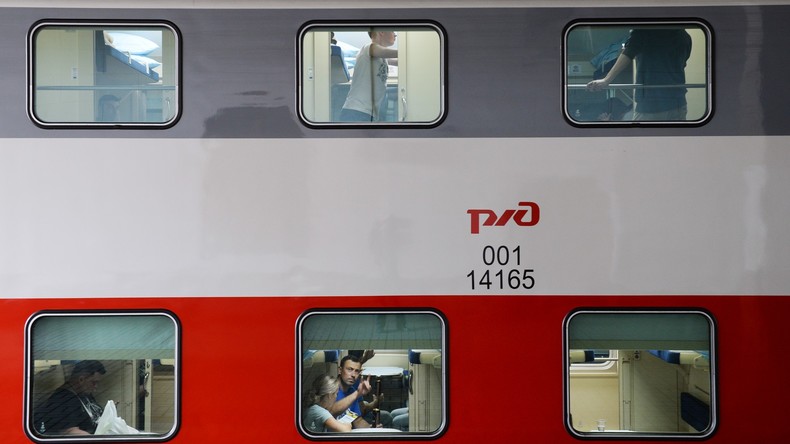 Fußballfans fügten russischer Bahnfirma großen Schaden zu: Sie nahmen Bettwäsche und Geschirr mit