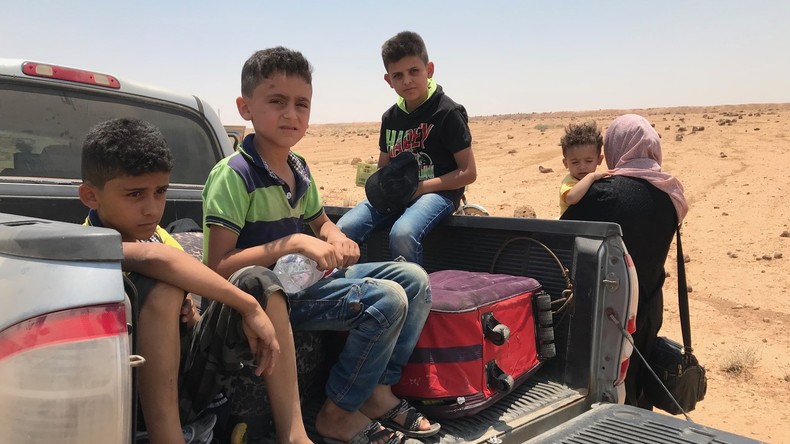 Flüchtlinge kehren durch Kontrollpunkt Nassib an Jordaniens Grenze nach Syrien zurück