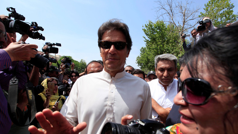 Ehemaliger Cricket-Star Imran Khan erklärt sich zum Wahlsieger in Pakistan