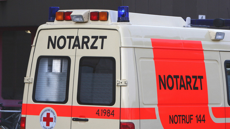 Zu heiß zum Laufen: Mann klaut Krankenwagen und bittet Polizei, noch Sandwich kaufen zu dürfen