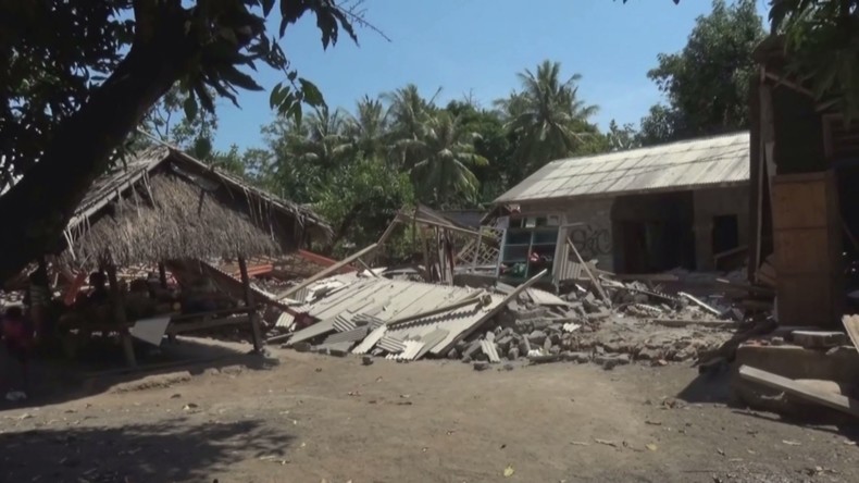 Indonesien: Erdbeben in Lombok zwingt Tausende zur Flucht — RT Deutsch