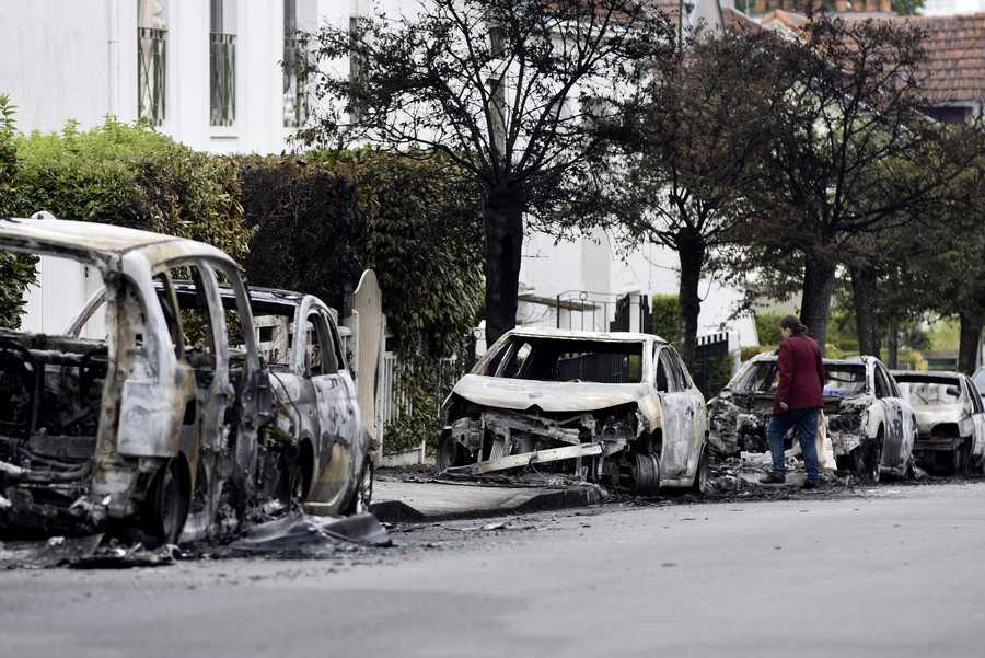 Von "Notwehr" zu "Fahrlässigkeit": Polizist ändert Darstellung zu tödlichem Schuss in Nantes