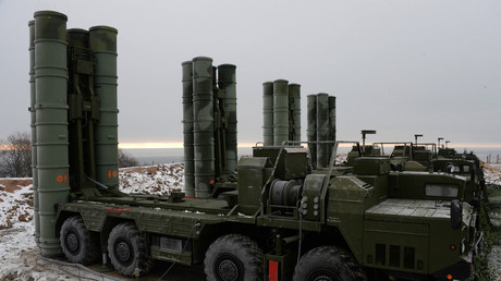 "Wir schlagen zurück": Türkischer Außenminister verteidigt S-400-Deal gegen US-Sanktionsdrohungen
