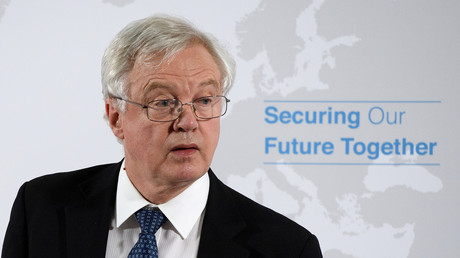 Rücktritte des Brexit- und Außenministers stellen britische Regierung vor Zerreißprobe
